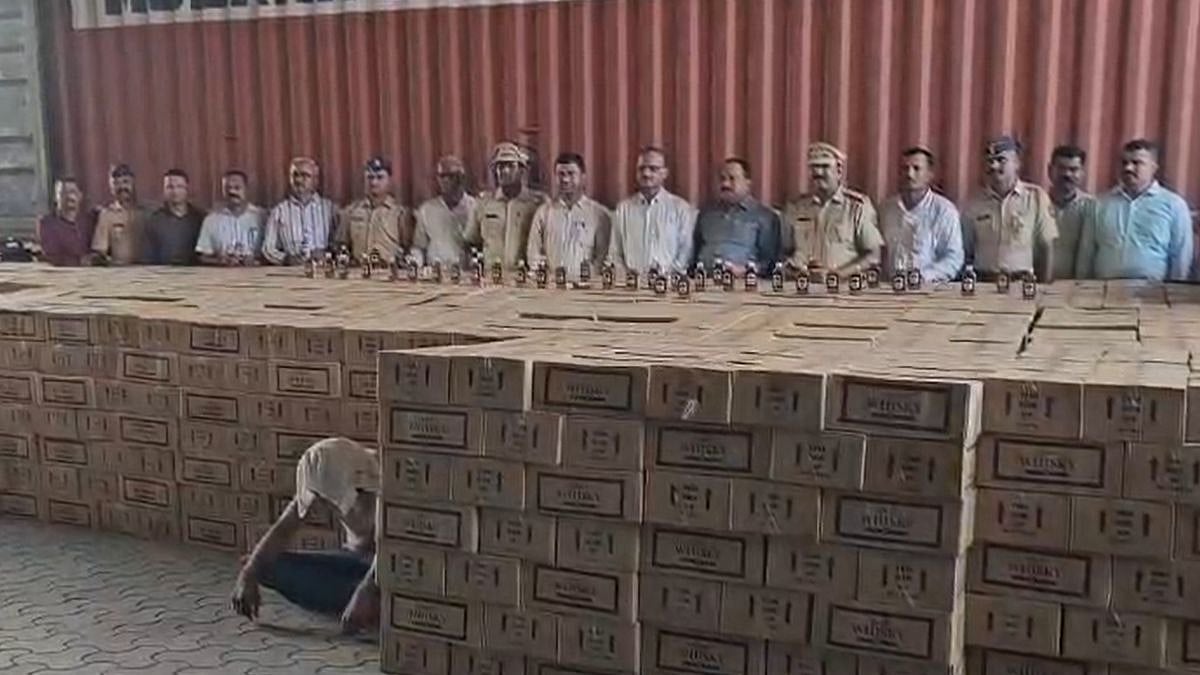 Maharashtra Crime: Excise Department Seizes Illegal Liquor Worth ₹1.90 Crore On Mumbai-Nashik Highway; Truck Driver Arrested | VIDEO