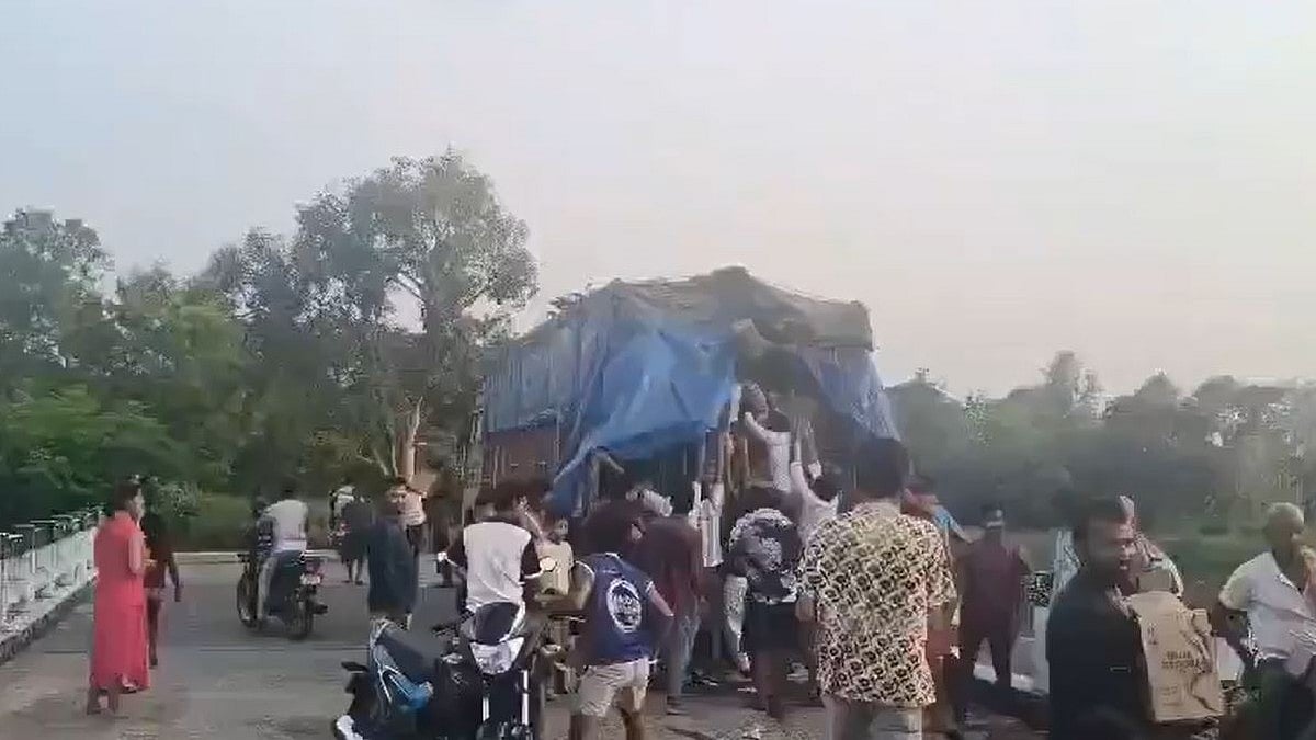 On Camera: Women, Children Loot Liquor From Stationary Truck in Bihar's Sitamarhi
