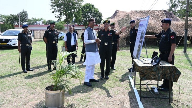 Operational Readiness & Indigenous Technologies Highlighted During Raksha Rajya Mantri’s Visit To Sudarshan Chakra Corps In Bhopal