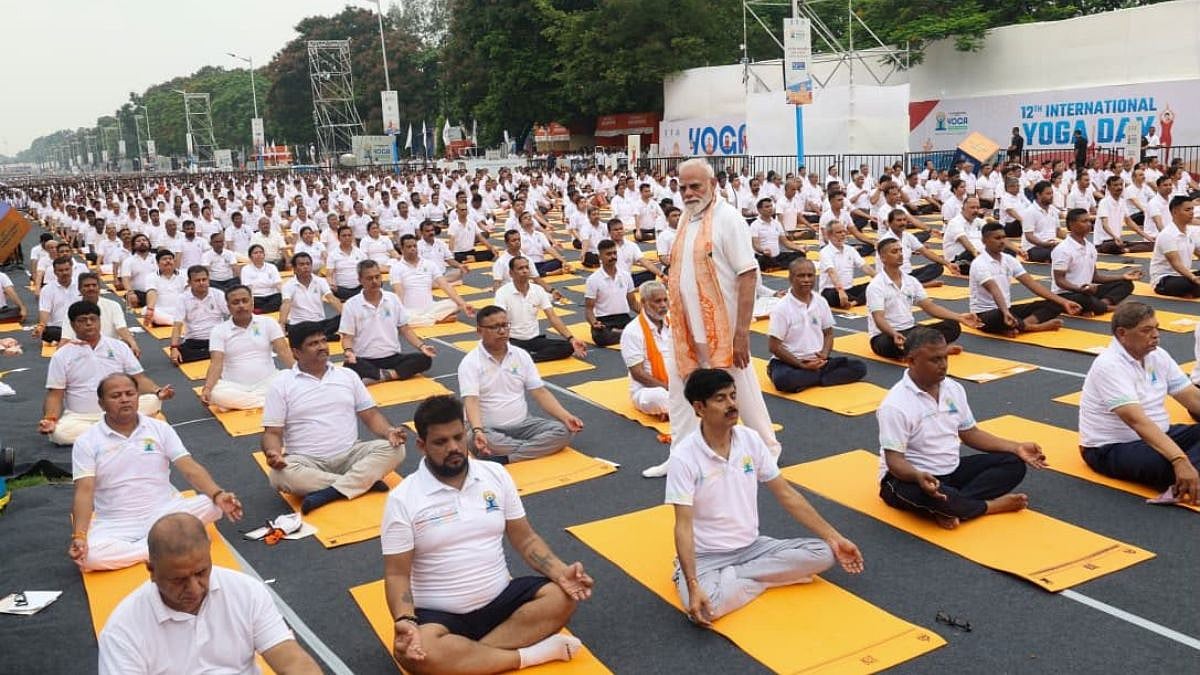 PM Narendra Modi Helps Participants Correct Yoga Postures During International Yoga Day Celebrations In Kolkata | Video