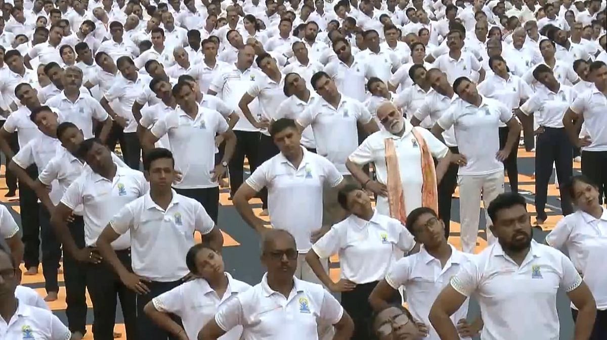 PM Modi Participates In International Yoga Day Celebrations In Kolkata | Videos