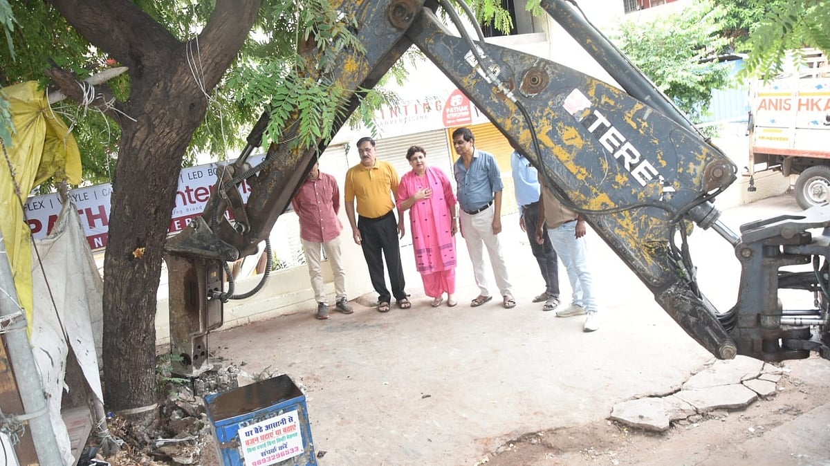 Bhopal Municipal Corporation Removes Concrete Around Trees After Residents' Complaint