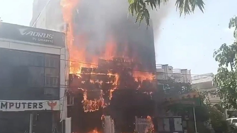 Caught On Camera: Students Jump From Building To Save Themselves  As Massive Fire Breaks Out At Lucknow Coaching Centre