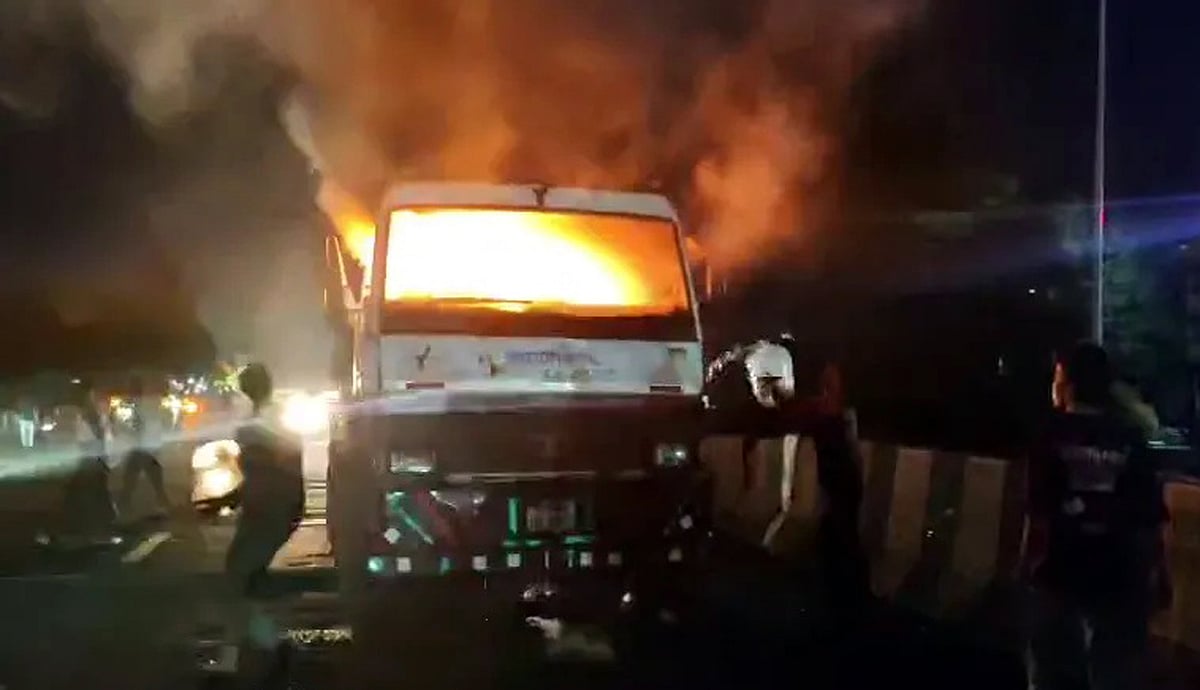 Bhopal Municipal Corporation Garbage Truck Gutted In Fire On Raisen Road