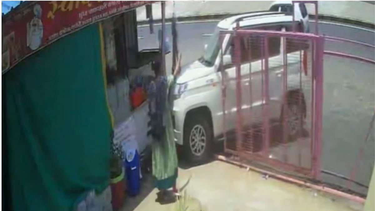 Maharashtra: Man Tries To Mow Down His Own Son & Daughter-in-law Under SUV In Amravati, Video Goes Viral