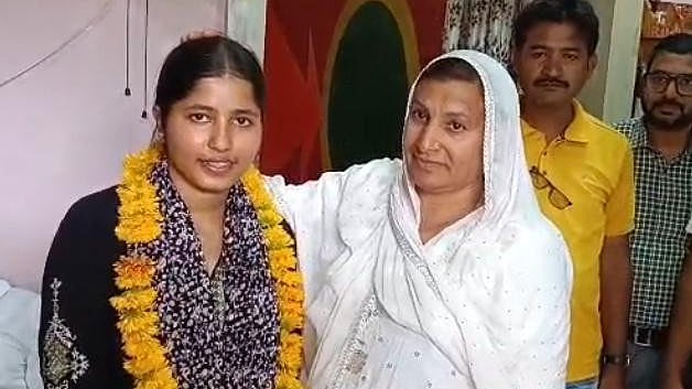 Ashiana Khan Joins Air Force: First Girl From Khargone District To Achieve The Feat