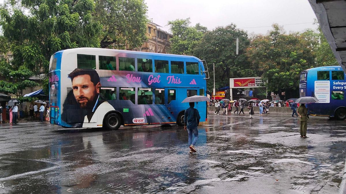 Mumbai Rains: Heavy Showers Lash Marine Drive, Dadar & Suburbs Ahead Of Monsoon Arrival; Yellow Alert Issued