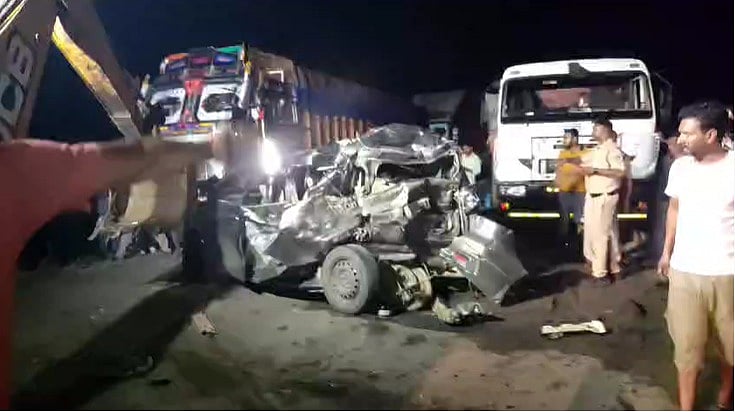 One Dead, Five Injured After Speeding Truck Rams Car On Jabalpur-Raipur Highway -- VIDEO