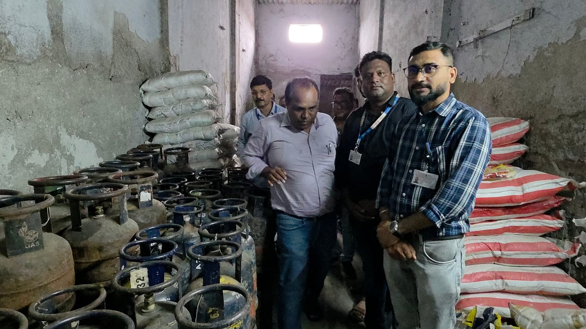 Bhiwandi Raid Seizes 772 Illegal LPG Cylinders Amid Global Supply Fears Over Iran-US Conflict