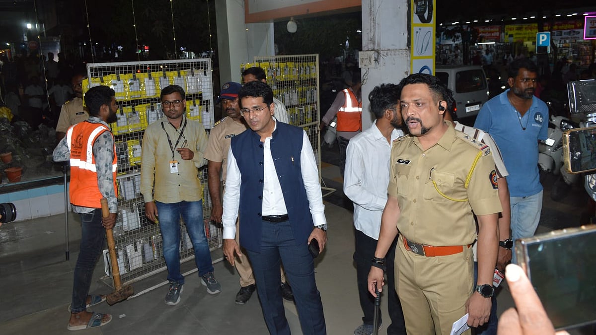CSMC & Police Demolish Partitions At 49 Cafes & Hotels In Chhatrapati Sambhajinagar