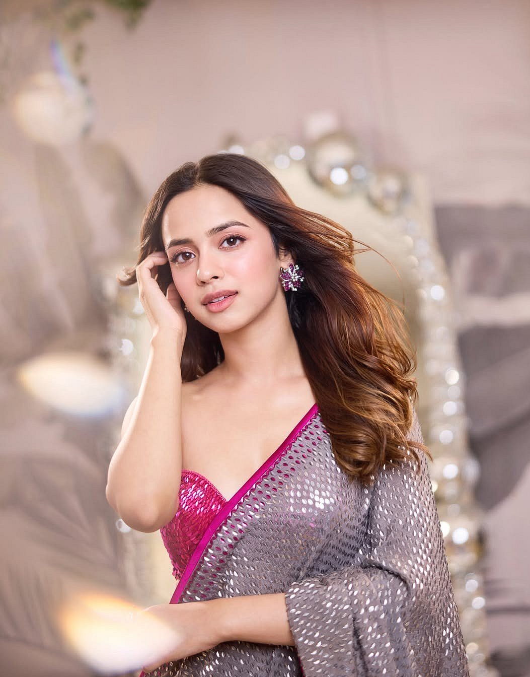 Nitanshi Goel Looks Bombshell In ₹2.28 Lakh Sequined Saree With Hot Pink Blouse