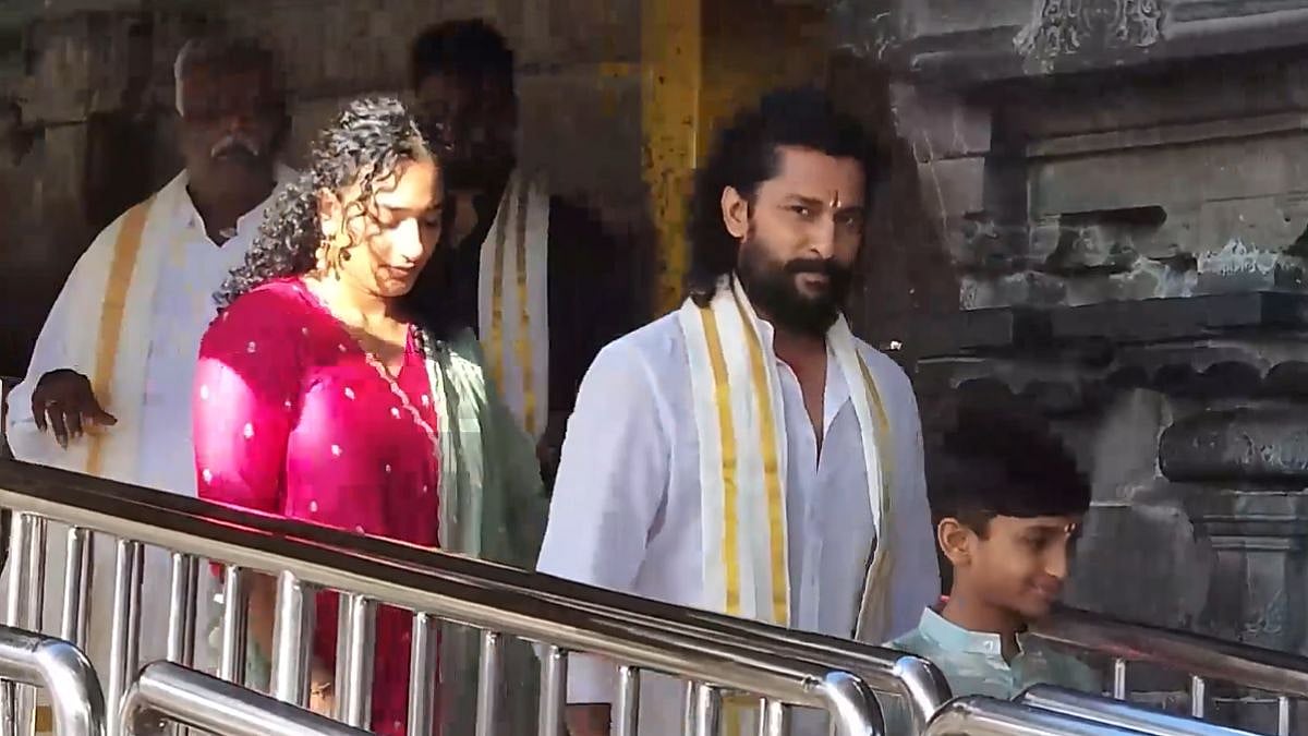 Nani Offers Prayers At Tirumala Temple Amid Buzz Around 'The Paradise' | Video