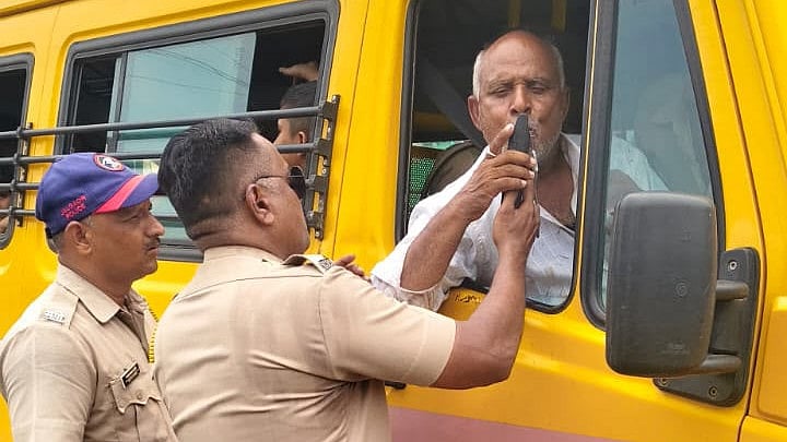 Jalgaon Police Conduct Surprise Breathalyser Tests On School Bus, Rickshaw Drivers To Ensure Student Safety