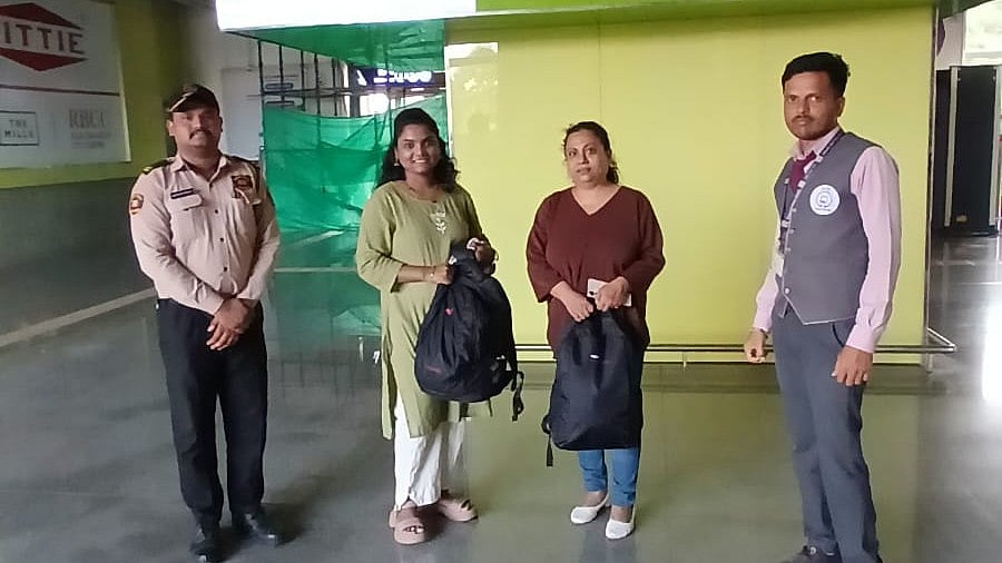 Pune Metro Staff’s Quick Action Helps Recover Gold Jewellery And Wallet Within Minutes