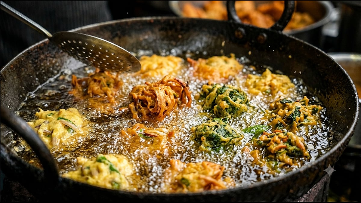 Food Trotter: Best Pakora Spots In Mumbai To Try This Monsoon