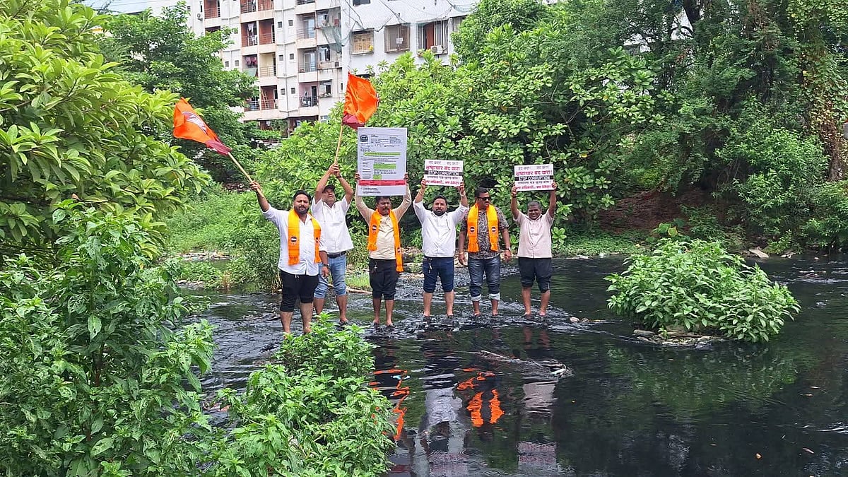 MNS Workers Climb Into Drain In Ghansoli To Protest NMMC's Incomplete Pre-Monsoon Desilting