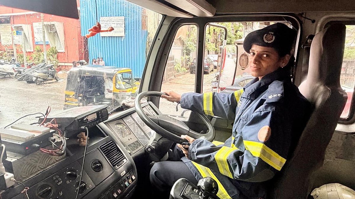 Breaking Barriers: 29-Year-Old Pallavi Patil Becomes Mumbai Fire Brigade's First Woman Fire Engine Driver