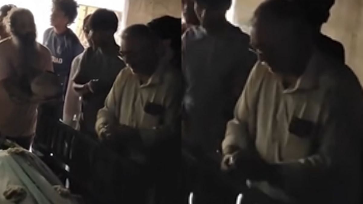 Mumbai Local Stabbing Case: Victim's Father Breaks Down In Tears as He Bids Final Farewell To His 22-Year-Old Son - Video