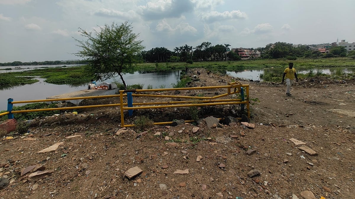Bhopal Municipal Corporation Builds Temporary Road Inside Shahpura Lake, Faces Wetland Rule...