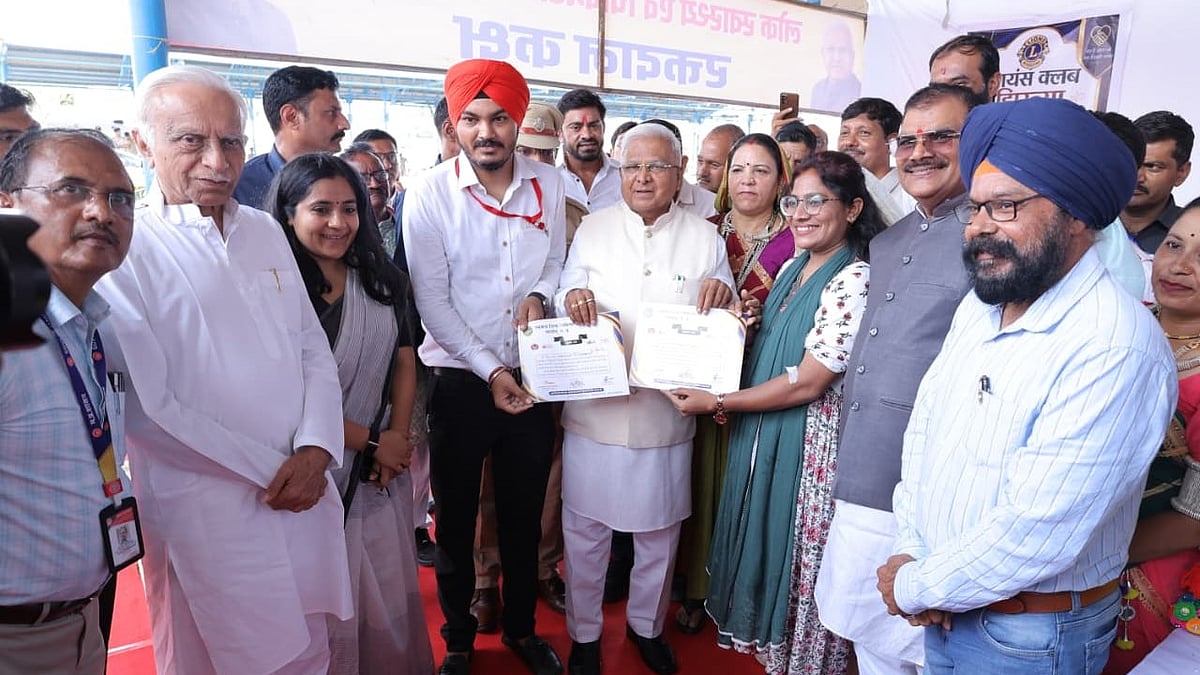 Governor Patel Inaugurates Blood Bank, Donates Ambulances In Khargone
