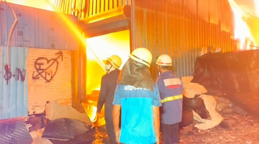 Bhiwandi Fire Scare: Twin Warehouse Blazes Gut Tyre, Timber And Plastic Stores Within Hours; No Casualties But Massive Loss Feared