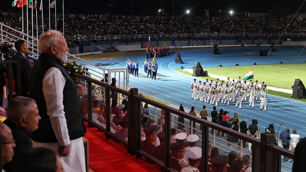 PM Narendra Modi Pays Tribute To Indian Army & Navy Contingents At Seychelles 50th Independence Day Celebrations | Video