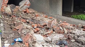 Bhiwandi retaining wall collapses during heavy monsoon rain, causing no reported injuries