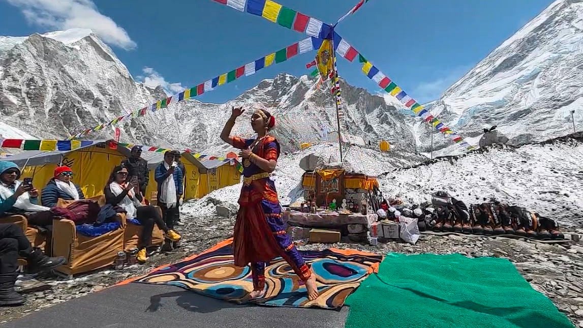 Buzz By The Bay: Mumbai Mountaineer Saanika Sha Reveals 'Life-Threatening' Mount Everest Dance Experience