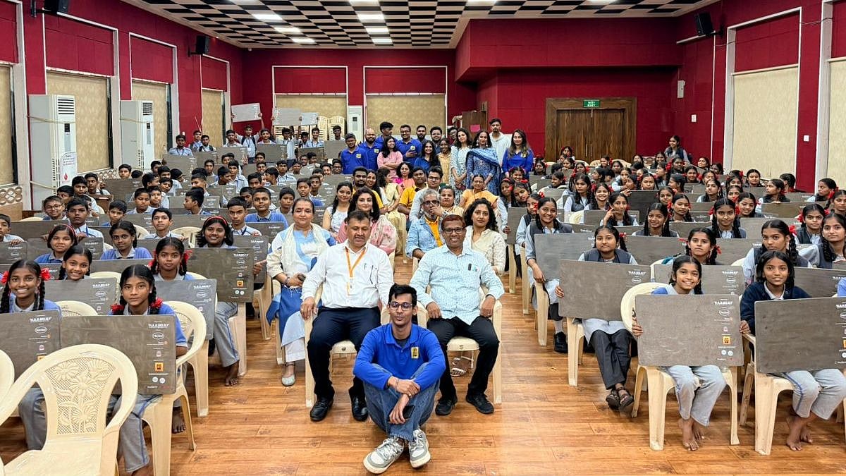 Navi Mumbai: NMMC Recycles PoP From 700 Ganesh Idols Into 760 Study Tables For Municipal School Students