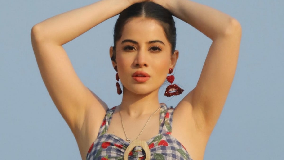 'Kaise Chomu Log...': Uorfi Javed SLAMS Journalist For Calling Her 'Nangi' & Claiming She Has Converted Herself From Islam To Hinduism