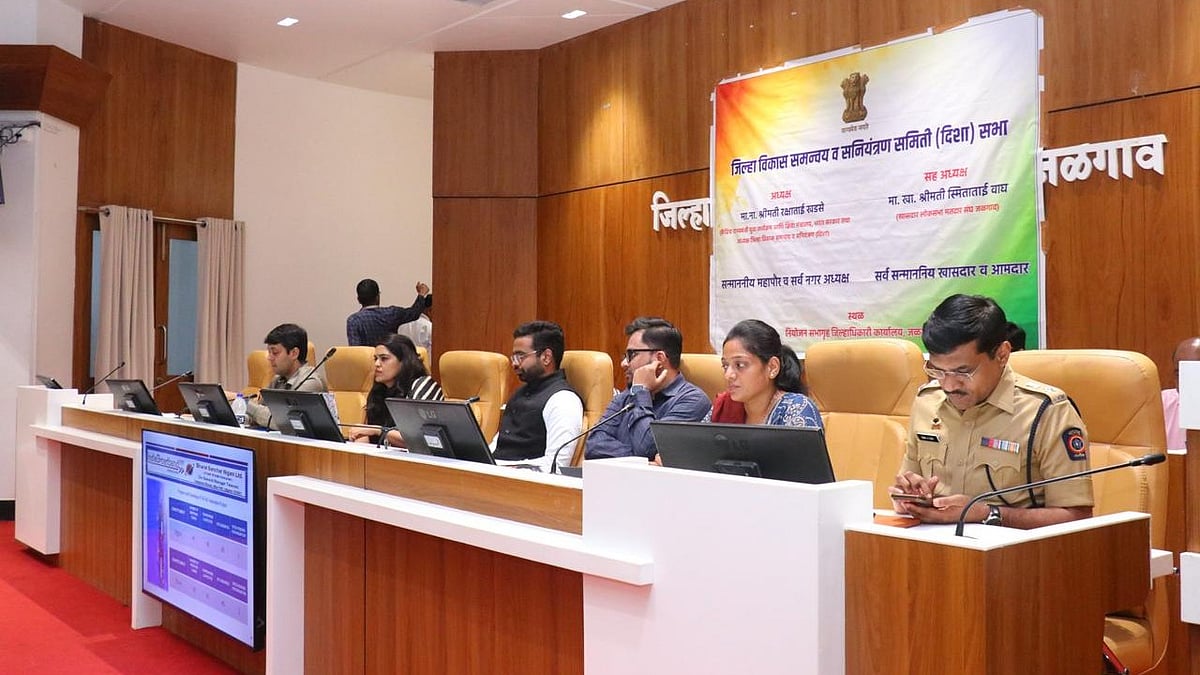 Jalgaon: Raksha Khadse Directs Officials To Expedite Pending Development Projects Under Government Schemes