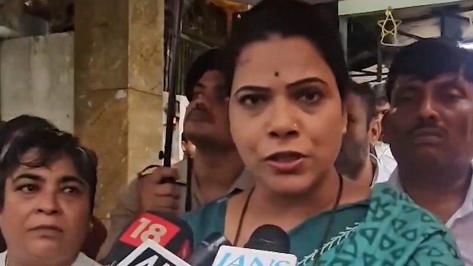 Chembur School Bus Tree Tragedy: Mumbai Mayor Ritu Tawade Assures Action If Officials Are Found Negligent After One Student Dies | VIDEO