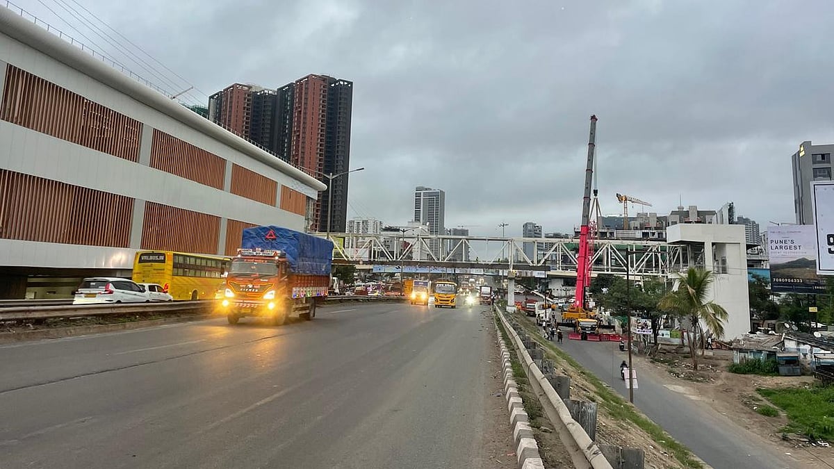 Puneri Metro Completes 60-Metre Footbridge At Wakad Chowk On Mumbai-Pune Highway To Improve Pedestrian Safety