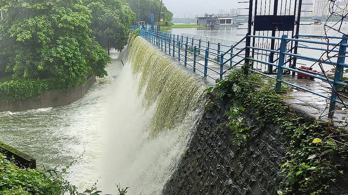 Mumbai Monsoon Relief: Powai Lake Overflows As Heavy Rainfall Ease Water Crisis After BMC’s 10% Cut Amid Low Reservoir Levels | Video