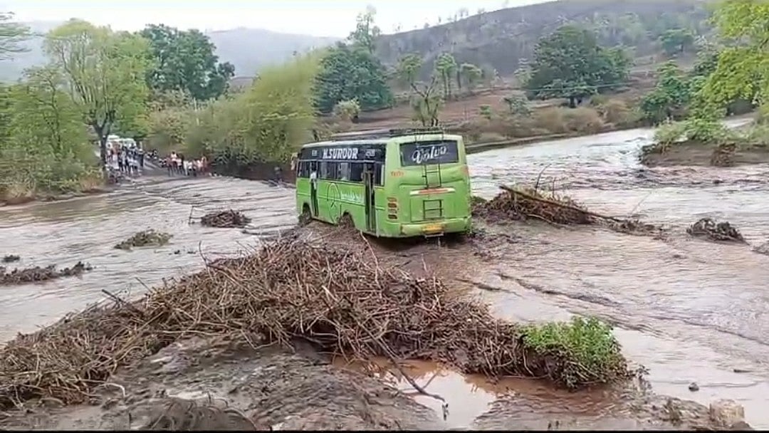 Flooded Crossings Endanger Commuters And School Children Daily In Khargone