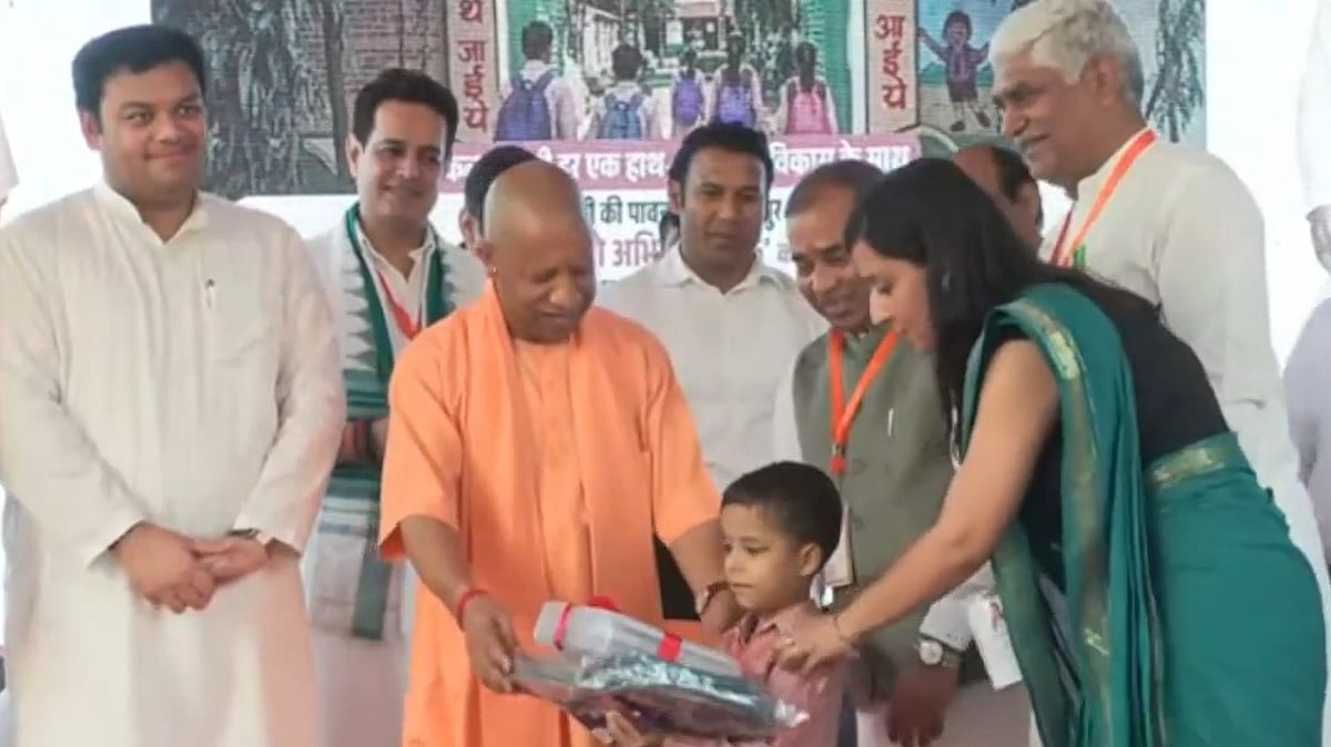 Uttar Pradesh Celebrates Praveshotsav In 1.32 Lakh Schools Under School Chalo Abhiyan 2.0 To Boost Enrollment