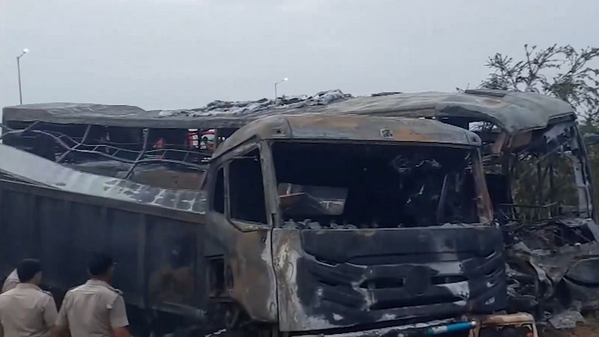 Delhi-Mumbai Expressway Tragedy: 2 Killed, 19 Injured As Haridwar-Indore Bus Hits Trailer, Plunges Into Gorge In Dausa | Video
