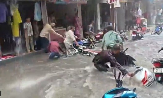 First Heavy Monsoon Rain Floods MP's Ashta; People Swept Away With Their Bikes | VIDEO