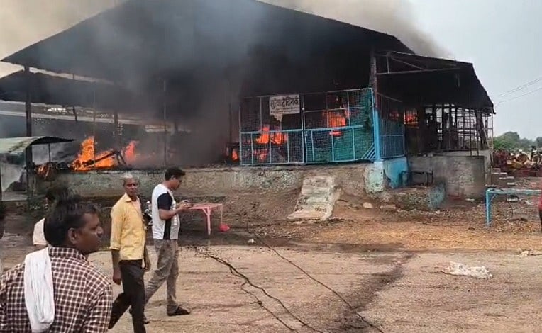 Massive Fire Engulfs Vegetable Warehouse In MP's Morena | VIDEO