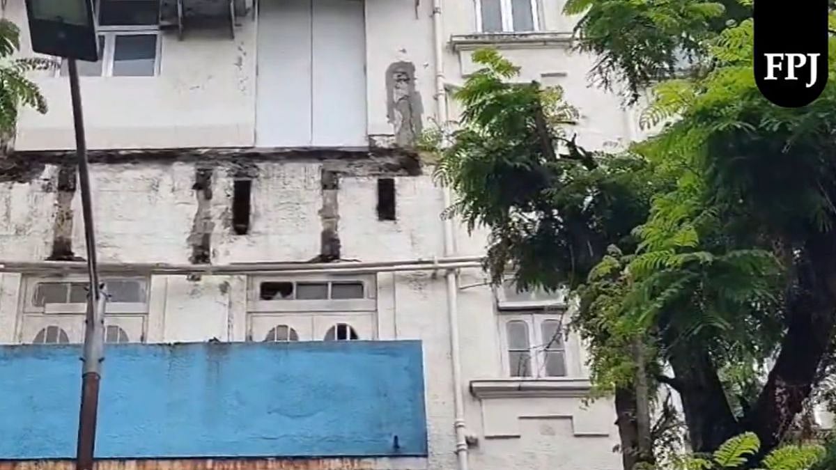 Mumbai Rains Tragedy: 51-Year-Old Man Dies After Balcony Portion Of MHADA Cessed Building Collapses At Walkeshwar; VIDEO