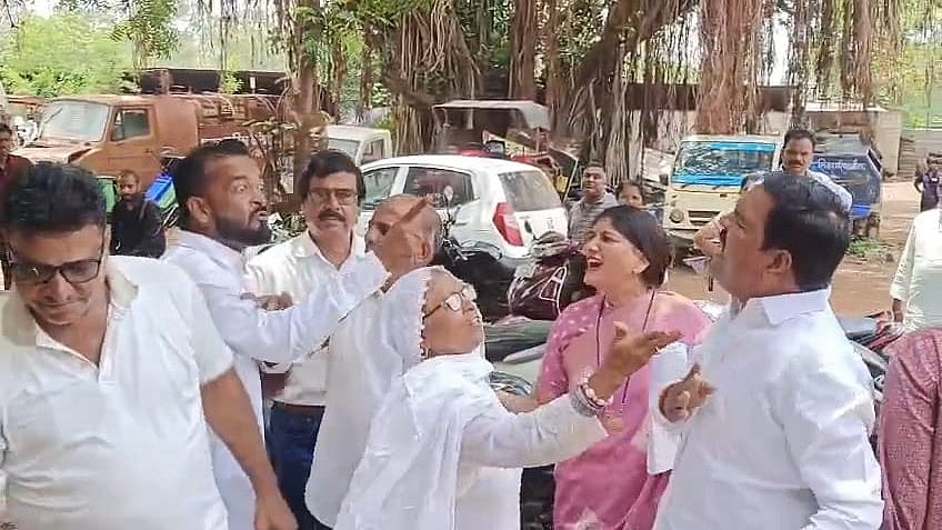 Congress Councillor And Representative Clash Outside Municipality Meeting In Neemuch