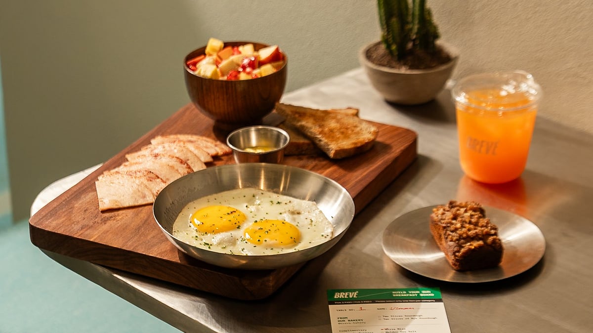 Build Your Own Breakfast Board At Mumbai's Newest Café-Run Club 'Brevé 2.0' That Doesn't Compromise On Protein & Calories