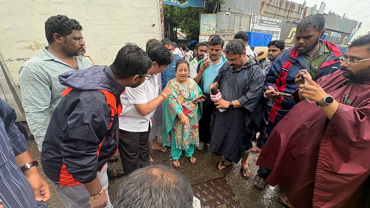 Ex-Mumbai Mayor Kishori Pendekar Slams BMC After 55-Year-Old Man Falls Into Open Manhole In Sakinaka