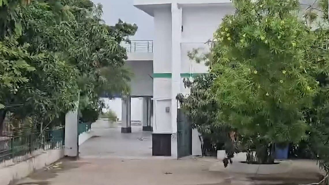Rabri Devi Vacates Patna's 10 Circular Road Bungalow After 20 Years Following Multiple Eviction Notices - VIDEO