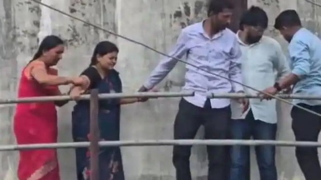 Beed: Vilas Ghule's Family Climbs Water Tank, Demands Arrest Of MP Bajarang Sonawane's Son