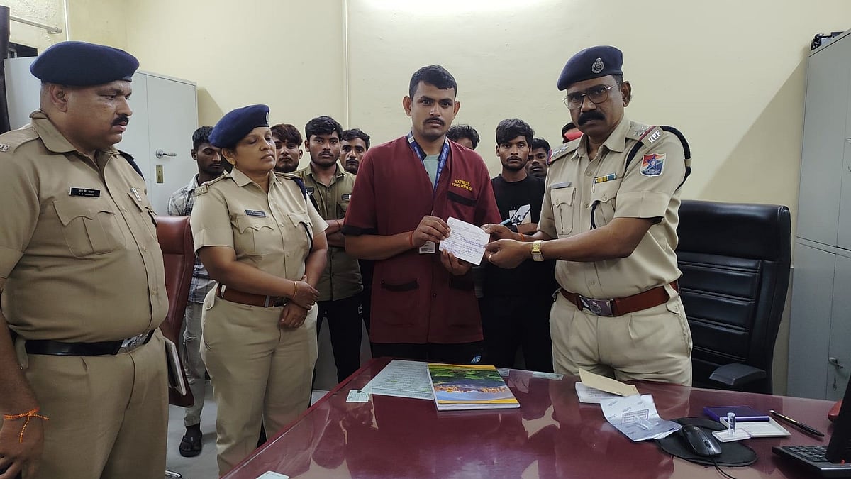 VIDEO: Woman Slips While Boarding Train At Pune Railway Station; RPF Constable Rescues Her