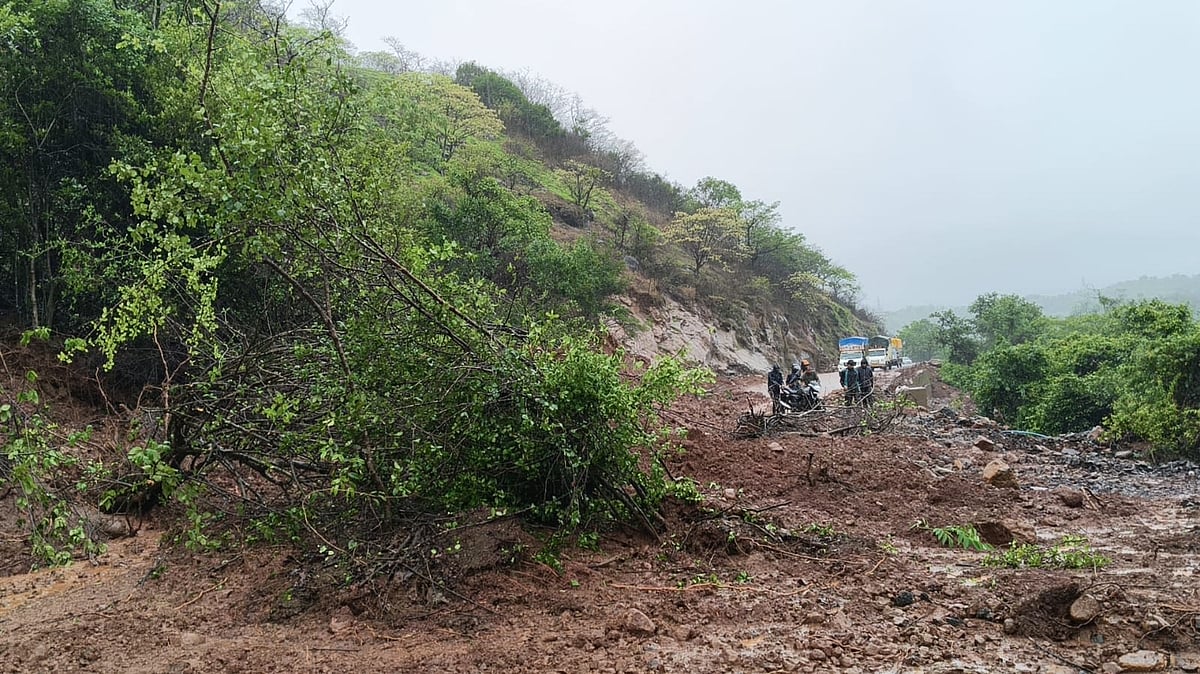 VIDEO: Major Landslide Hits Varandha Ghat In Pune's Bhor Taluka; Traffic Temporarily Suspended