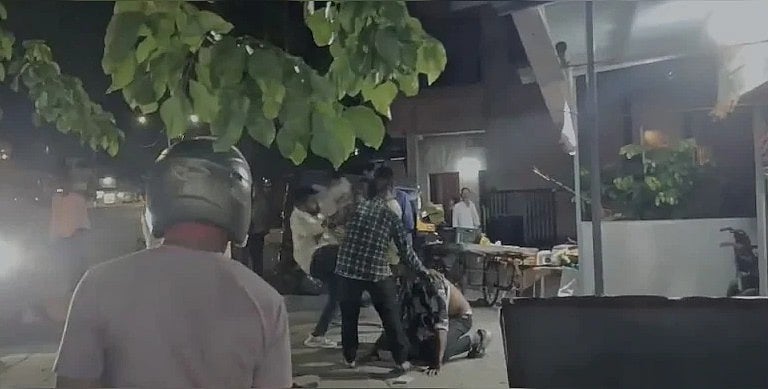 Nagpur Cop Dragged Out Of Car & Assaulted On Road After Minor Collision; 14 Held As CCTV Captures Brutal Attack - WATCH 
