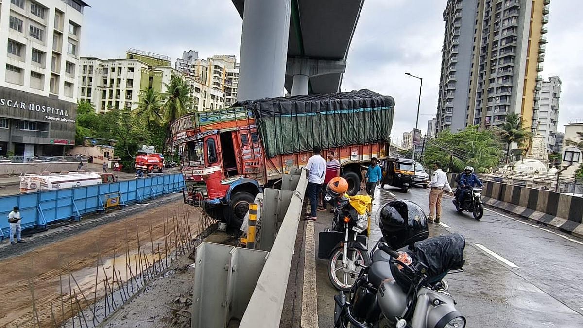 Jaggery-Laden Truck Left Hanging Off Thane Flyover After Early Morning Crash On Ghodbunder Road | Video