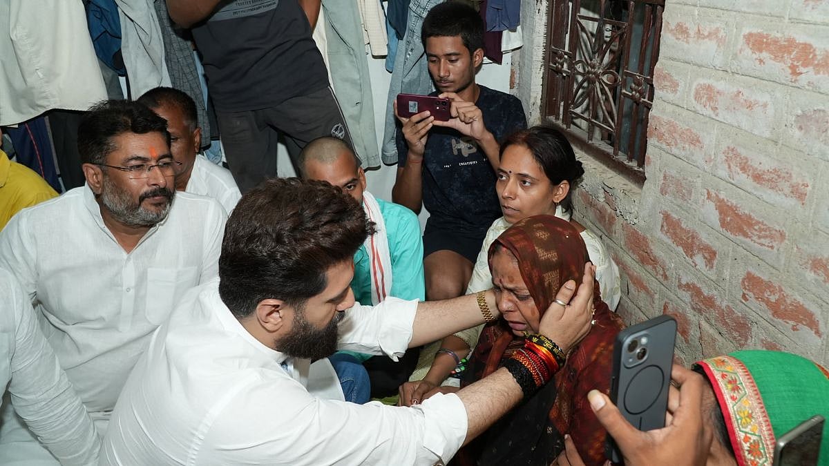Union Minister Chirag Paswan Demands Fair Probe Into Bhojpur Encounter, Meets Victim's Family